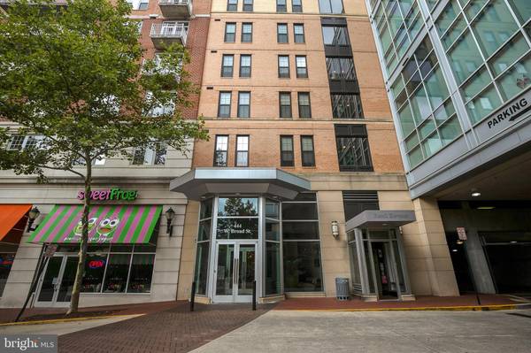 444 W BROAD ST #619, Falls Church, VA 22046