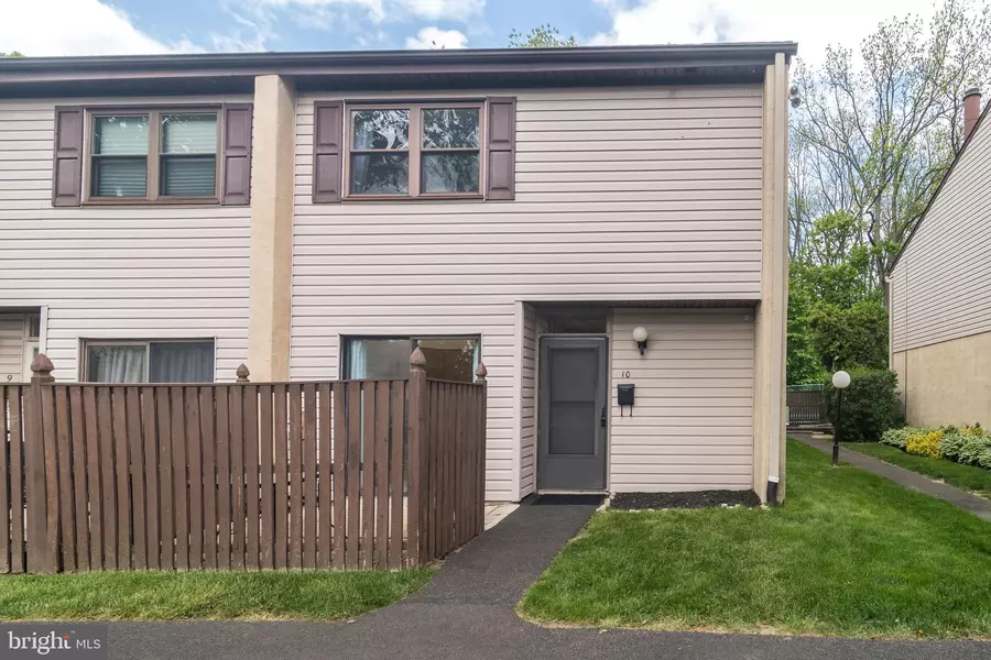 10 N HUNTERS WAY, Hatboro, PA 19040