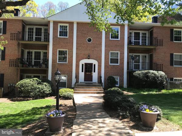 3915 LYNDHURST DR #301, Fairfax, VA 22031