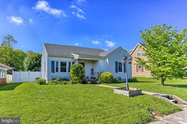 17 BREWSTER ST, Hanover, PA 17331