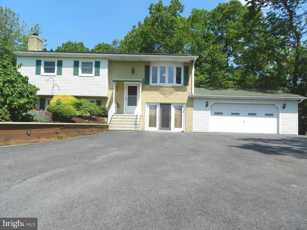 1 DALE DR, Duncannon, PA 17020