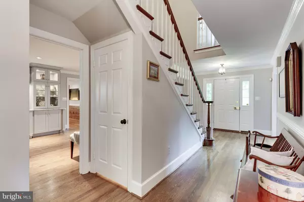 Vienna, VA 22182,10204 COUNTRY VIEW CT