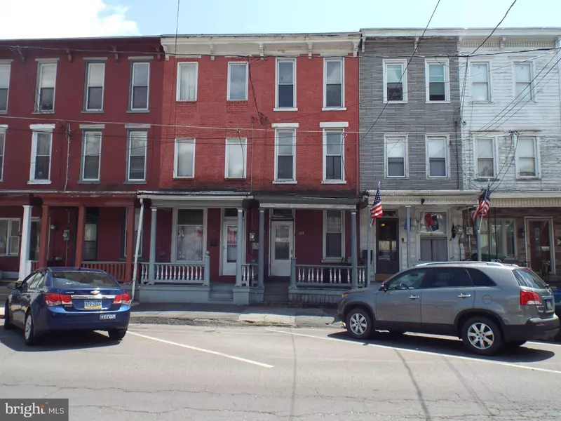 832 CENTER ST E, Mahanoy City, PA 17948