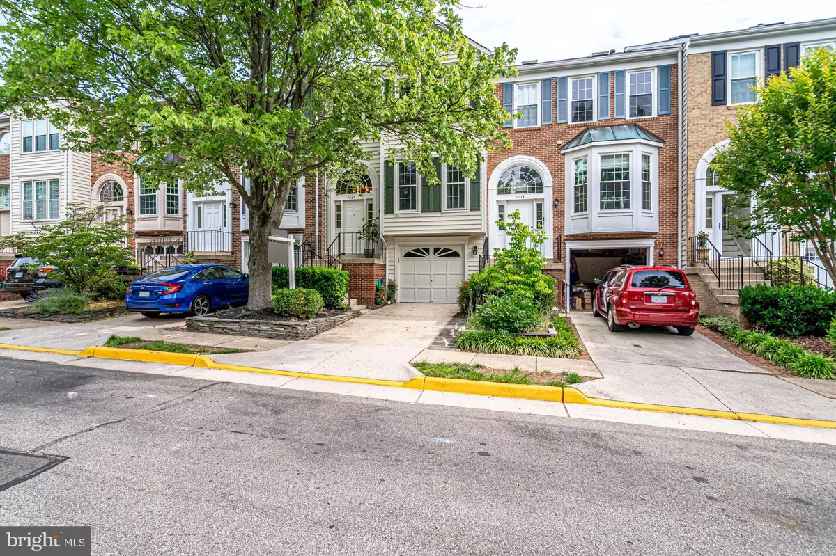 Alexandria, VA 22315,7037 ASHLEIGH MANOR CT