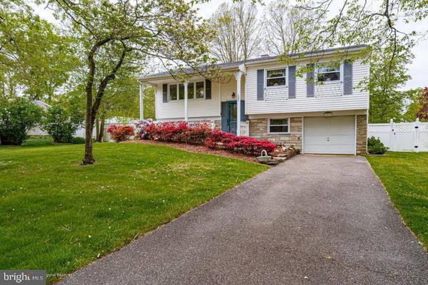 1063 CRYSTAL DR, Toms River, NJ 08753