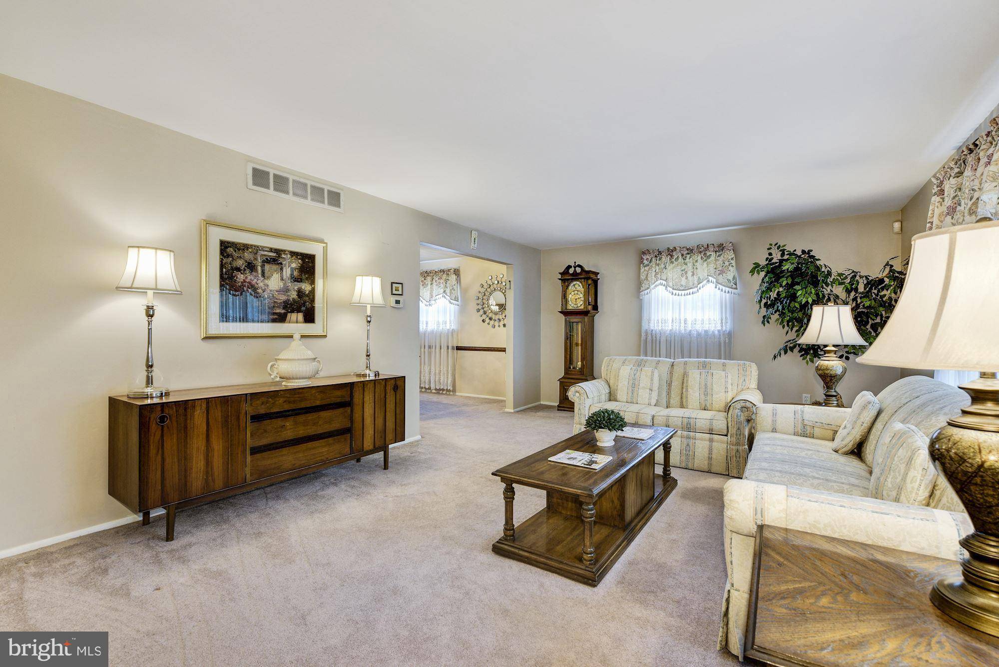 Delran, NJ 08075,271 BLACK BARON DR