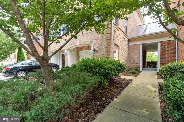 Fairfax, VA 22033,4647 RED ADMIRAL WAY #163