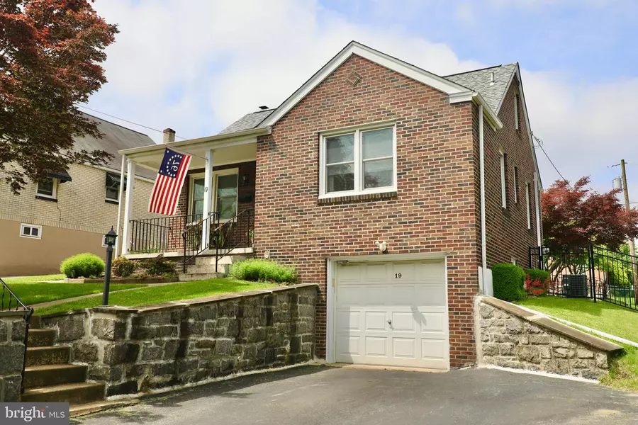 19 W NORTH LN, Conshohocken, PA 19428