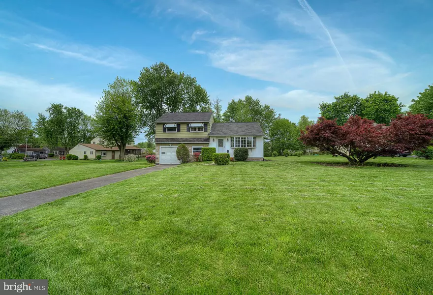 892 DOGWOOD RD, Warminster, PA 18974