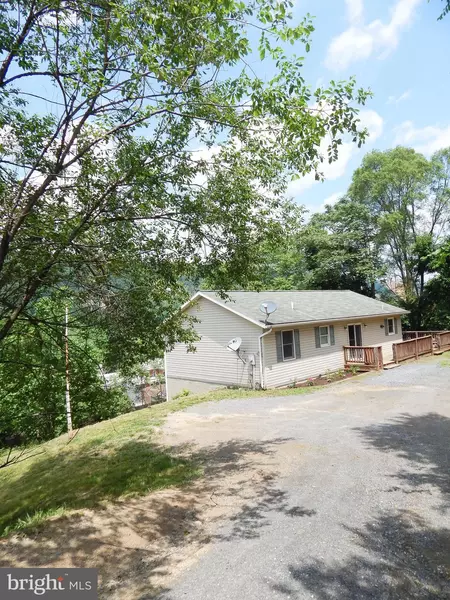 39 CONNECTICUT CT, Berkeley Springs, WV 25411