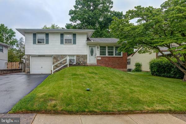 1120 BROOKWOOD LN, Secane, PA 19018