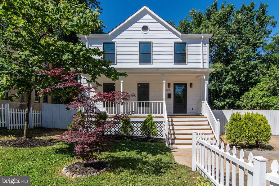 1327 MAPLE VIEW PL SE, Washington, DC 20020