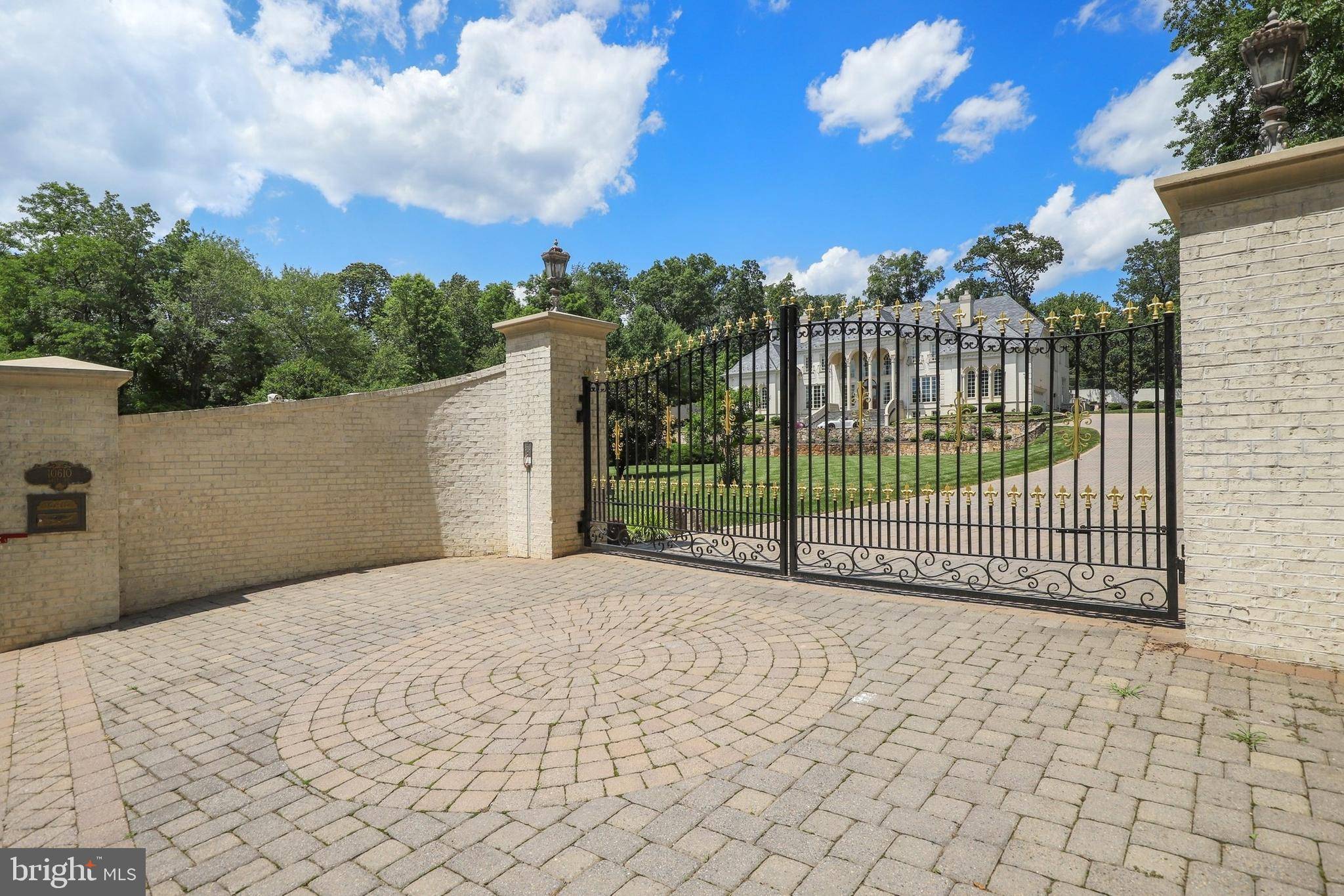 Oakton, VA 22124,10610 VALE RD