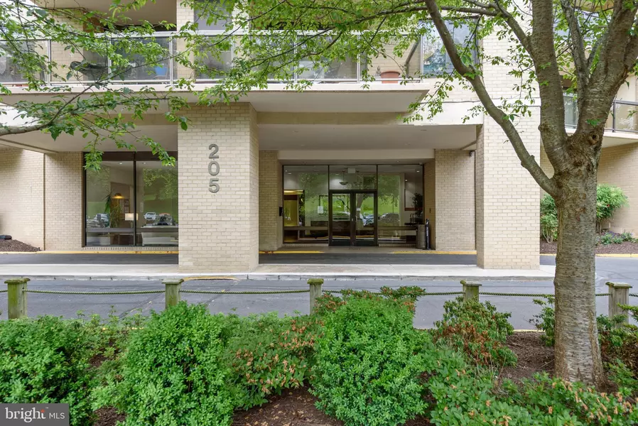 205 YOAKUM PKWY #1124, Alexandria, VA 22304