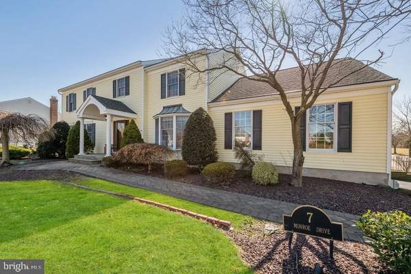 7 MONROE DR, Princeton Junction, NJ 08550