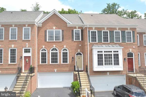 5646 GOVERNORS POND CIR, Alexandria, VA 22310