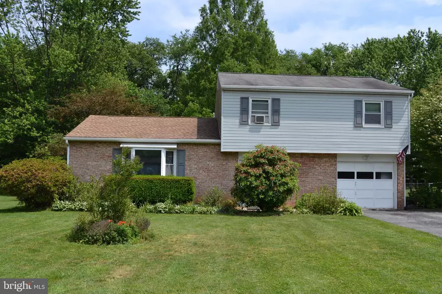 41 LONGVIEW DR, Mechanicsburg, PA 17050