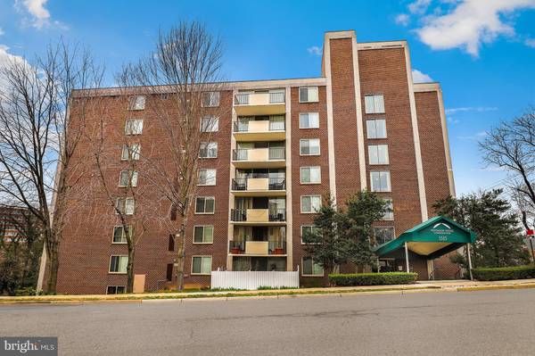 1515 ARLINGTON RIDGE RD #702, Arlington, VA 22202