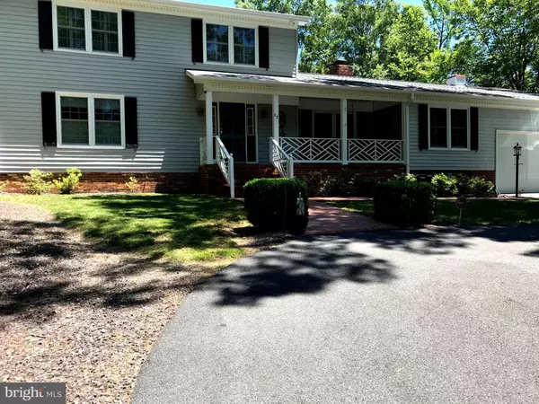 12 HAMLIN DR, Fredericksburg, VA 22405