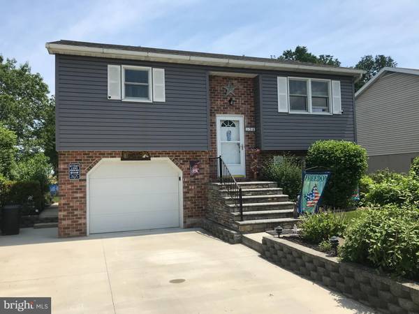 54 FAWN AVE, New Oxford, PA 17350