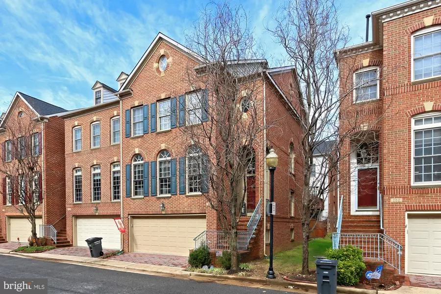 271 MURTHA ST, Alexandria, VA 22304