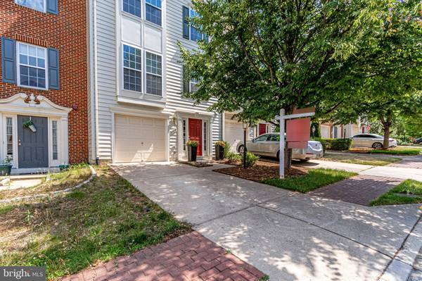 8074 HORSESHOE COTTAGE CIR, Lorton, VA 22079