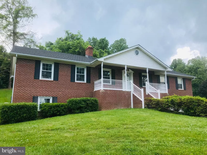 140 ORCHARD TREE DR, Front Royal, VA 22630