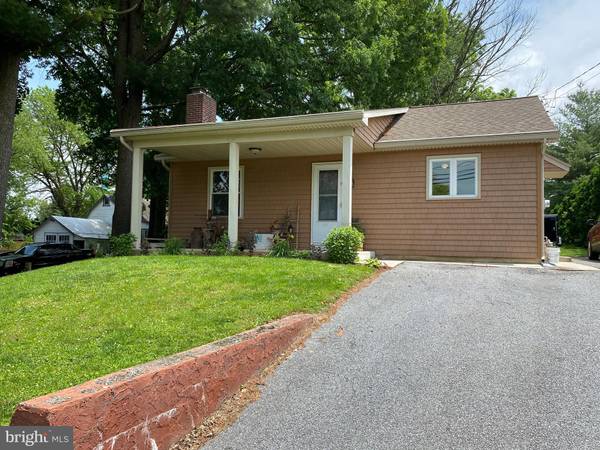 17 WILSON AVE, Leola, PA 17540