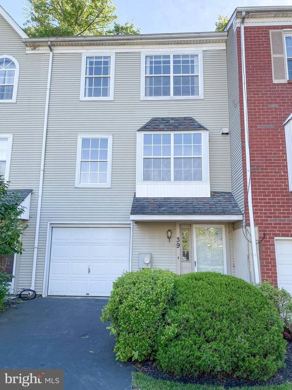 39 EUSDEN DR, Aston, PA 19014