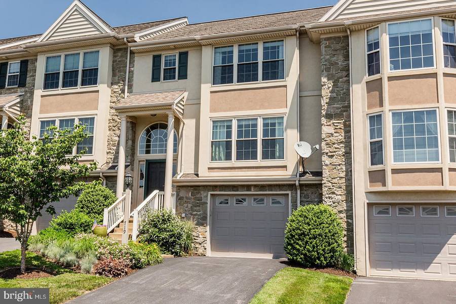 719 SKYWALK LN, Lancaster, PA 17601