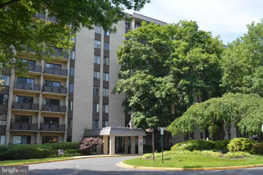 6001 ARLINGTON BLVD #702, Falls Church, VA 22044