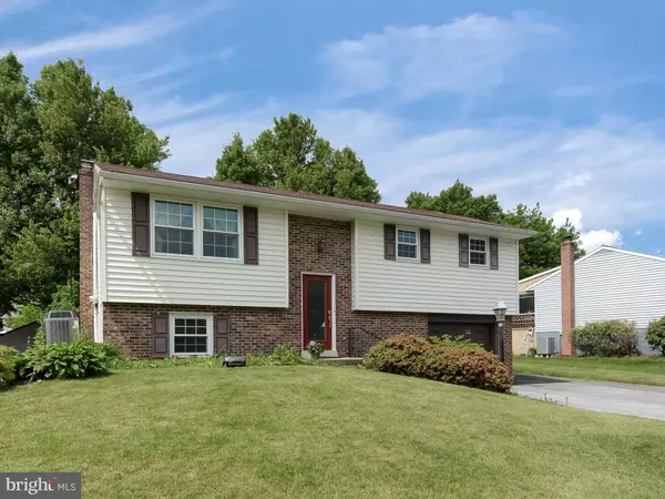 909 INDIAN SPRINGS DR, Lancaster, PA 17601