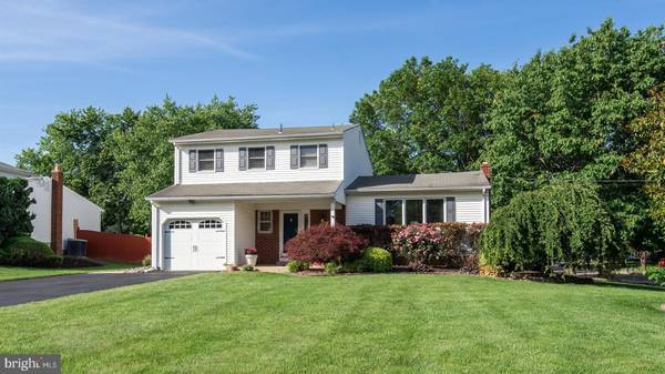 6 TIGERS CT, Hamilton, NJ 08619