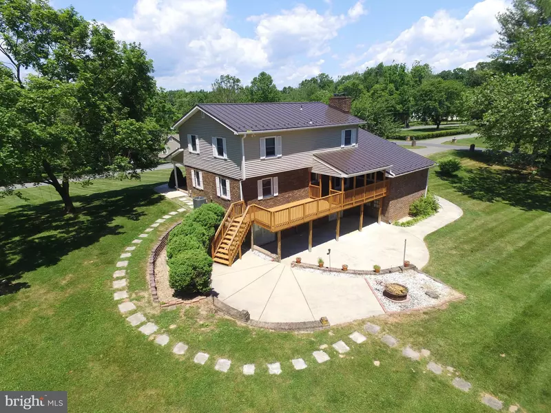 482 COLSTON DR, Falling Waters, WV 25419