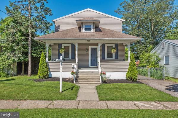 14 S WALNUT AVE, Maple Shade, NJ 08052