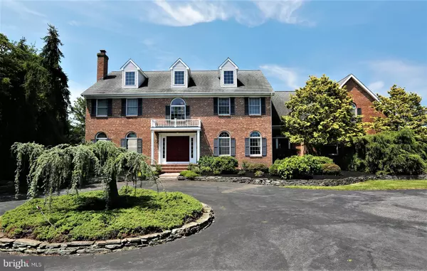 20 NOSTRAND RD, Cranbury, NJ 08512