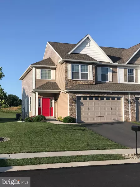 18 CANVASBACK LN, Elizabethtown, PA 17022