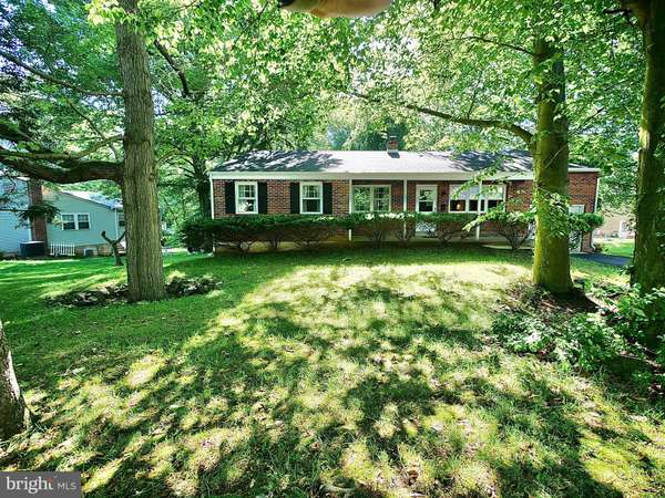 2215 CLEARVIEW LN, Aston, PA 19014