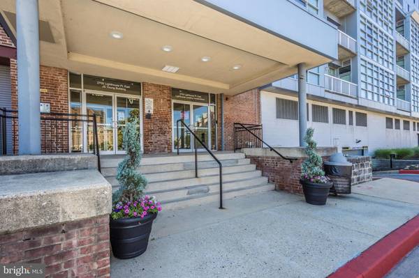 2702 LIGHTHOUSE POINT EAST #717, Baltimore, MD 21224