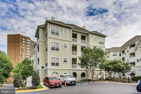 Alexandria, VA 22311,4550 STRUTFIELD LN #2322