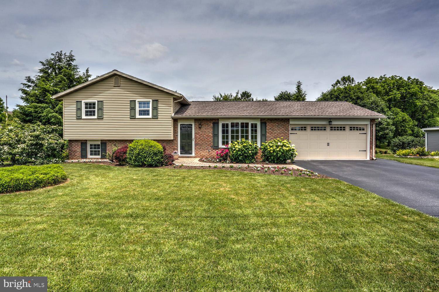 508 W TROUT RUN RD, Ephrata, PA 17522