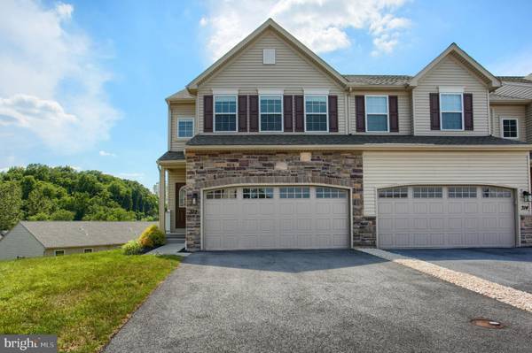 312 STONERIDGE CT #84, New Cumberland, PA 17070