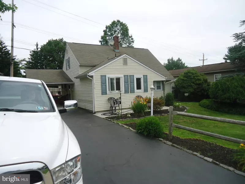 310 HOLLY DR, Levittown, PA 19055