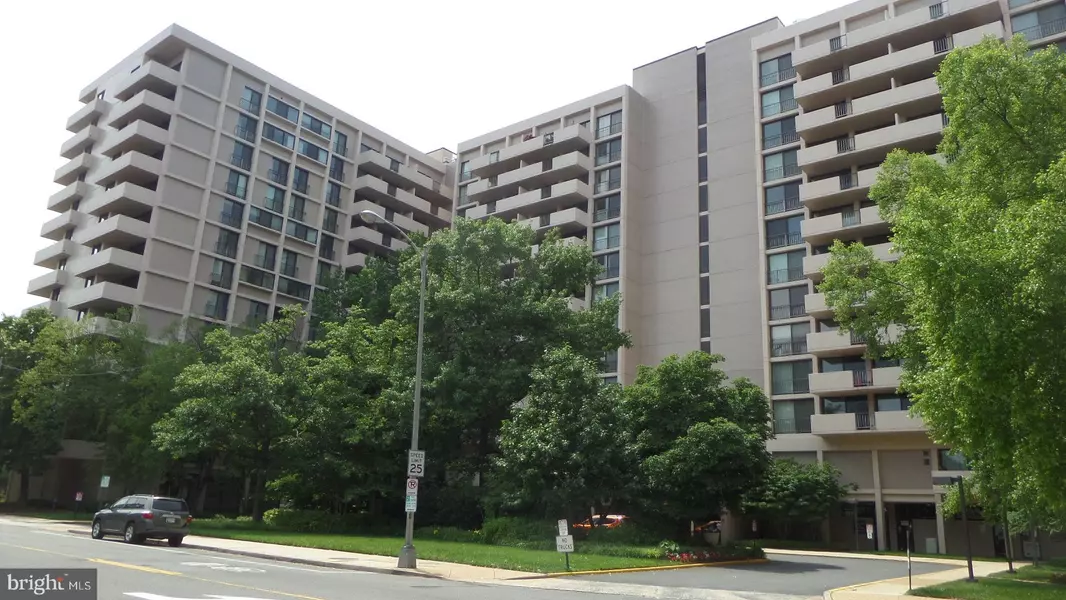 4141 N HENDERSON RD #715, Arlington, VA 22203