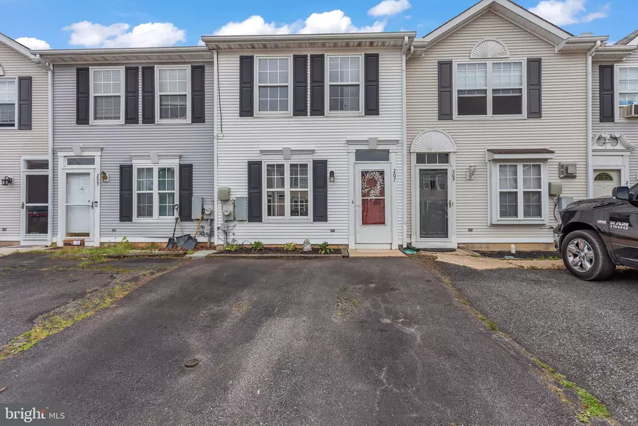 207 FIELDSTONE LN, Newark, DE 19702