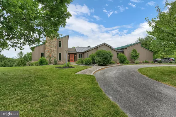 301 SUMMIT DR, Abbottstown, PA 17301