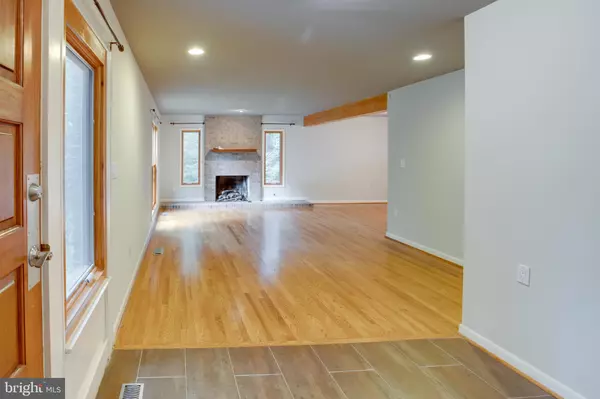 Oakton, VA 22124,10408 HUNTER RIDGE DR