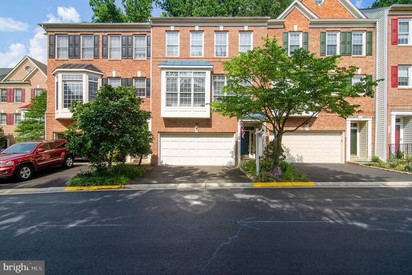 5410 CHIEFTAIN CIR, Alexandria, VA 22312