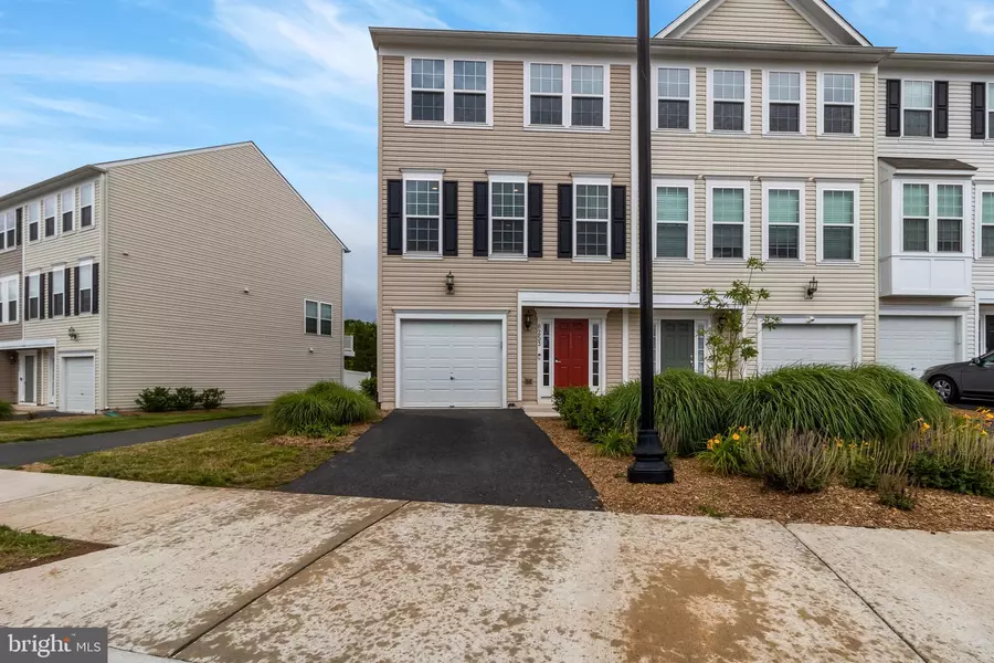 8253 HERITAGE CROSSING CT, Manassas, VA 20109