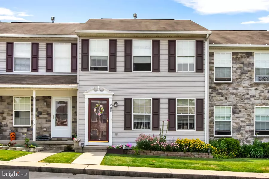 205 CHARLES CIR, York, PA 17406